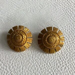 Vintage Monet Gold tone Clip on Earrings 1” diameter